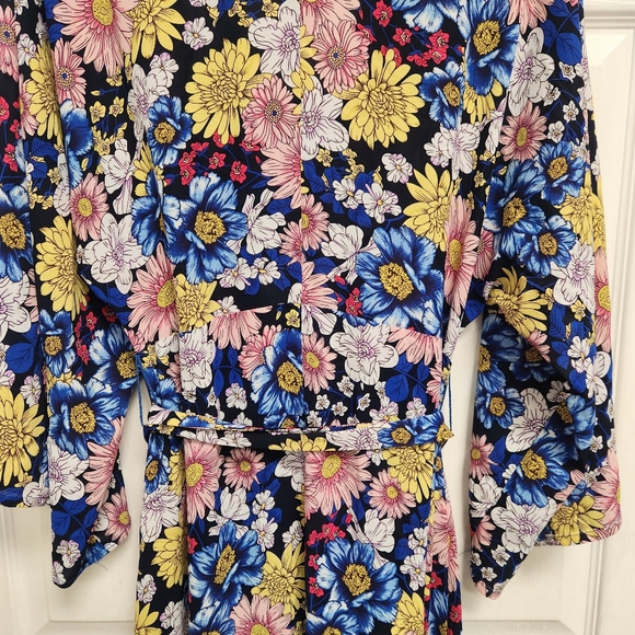 Unique Vintage M Floral Maxi Wrap Dress – 70s-Inspired Boho Style. M(6-8) - Picture 8 of 9